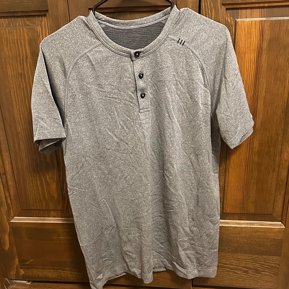 Lululemon metal vent tech Henley